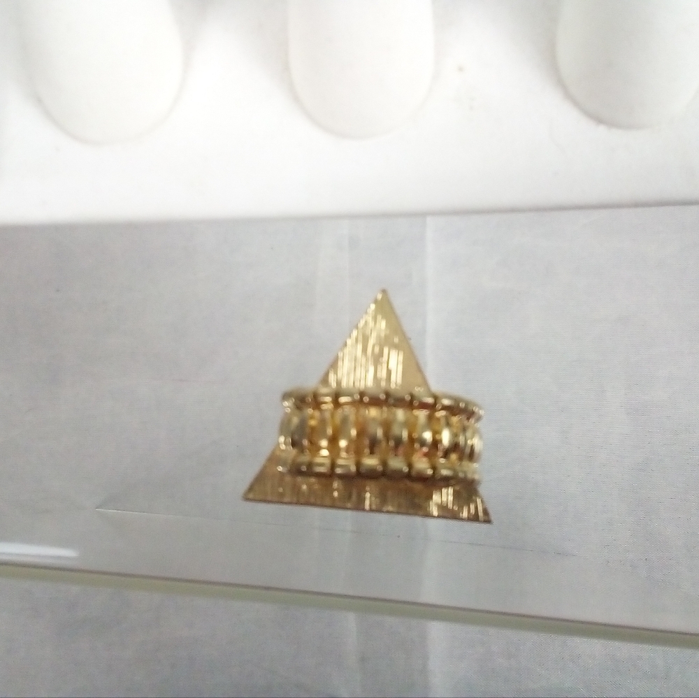 Triangle statement ring - Picture 2 of 4